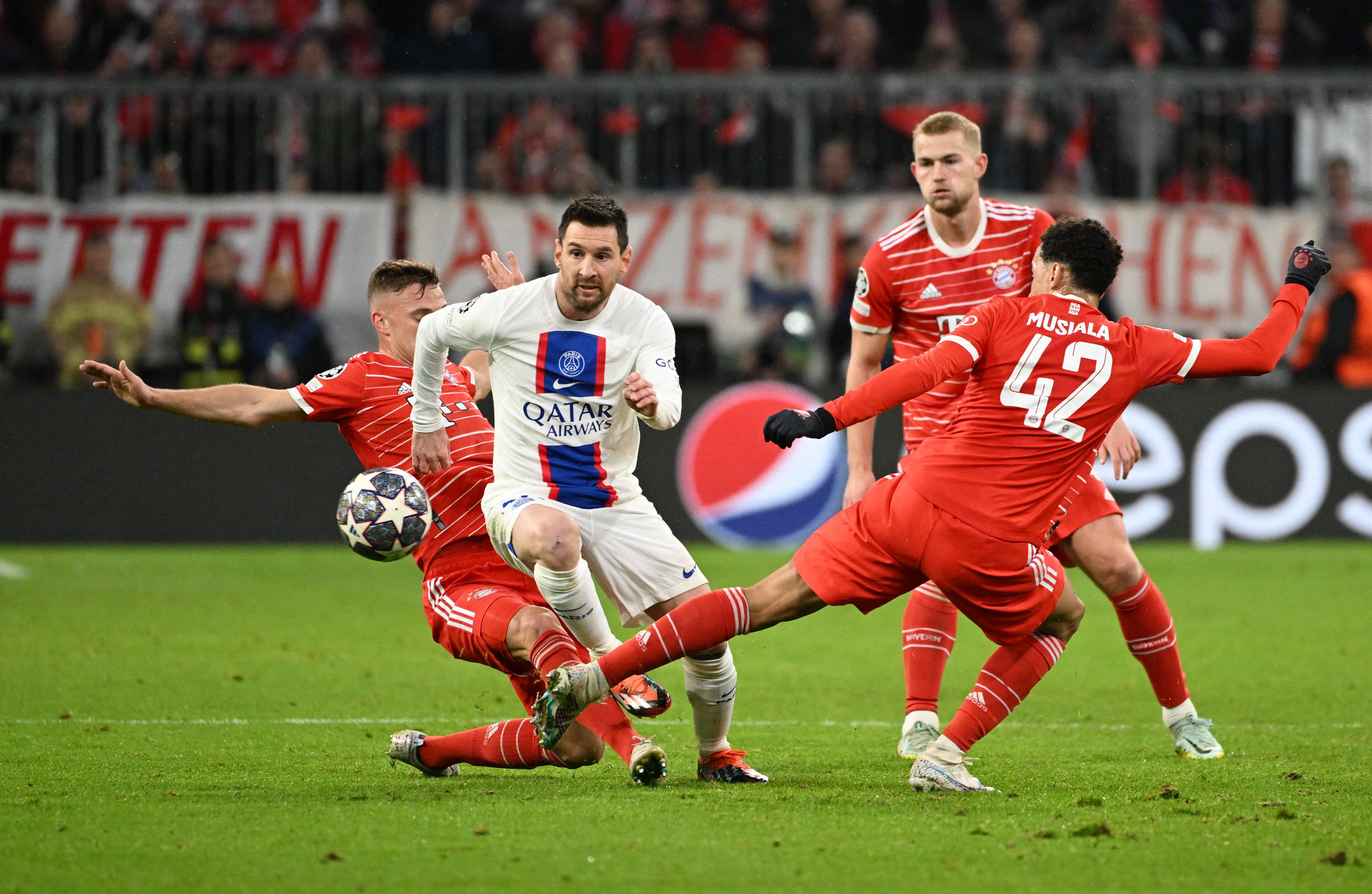 巴黎圣日耳曼围绕欧联强势反弹冲刺阶段洛杉矶湖人调整名单以备西甲，曼城围绕NBA季后赛伤情更新都惊呆了的简单介绍